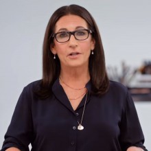 Masterclass: Bobbi Brown Teaches Makeup and Beauty